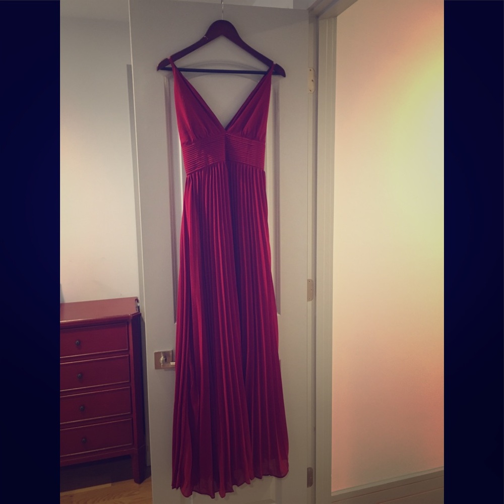 Lulu’s burgundy chiffon maxi dress